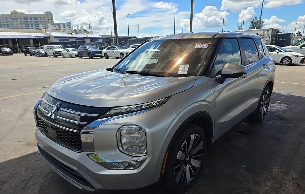 2025 MITSUBISHI OUTLANDER SE