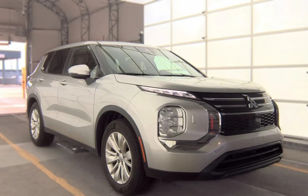 2025 MITSUBISHI OUTLANDER ES 4