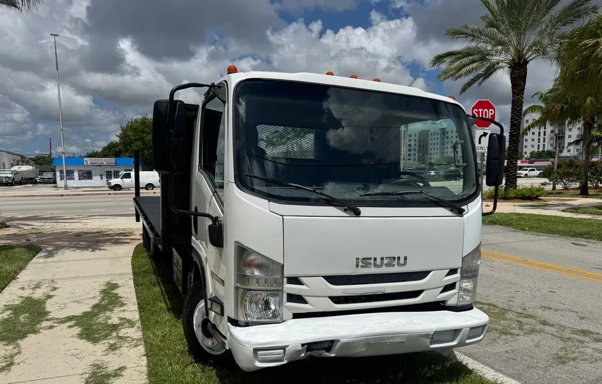 2017 ISUZU NPR HD Base 2