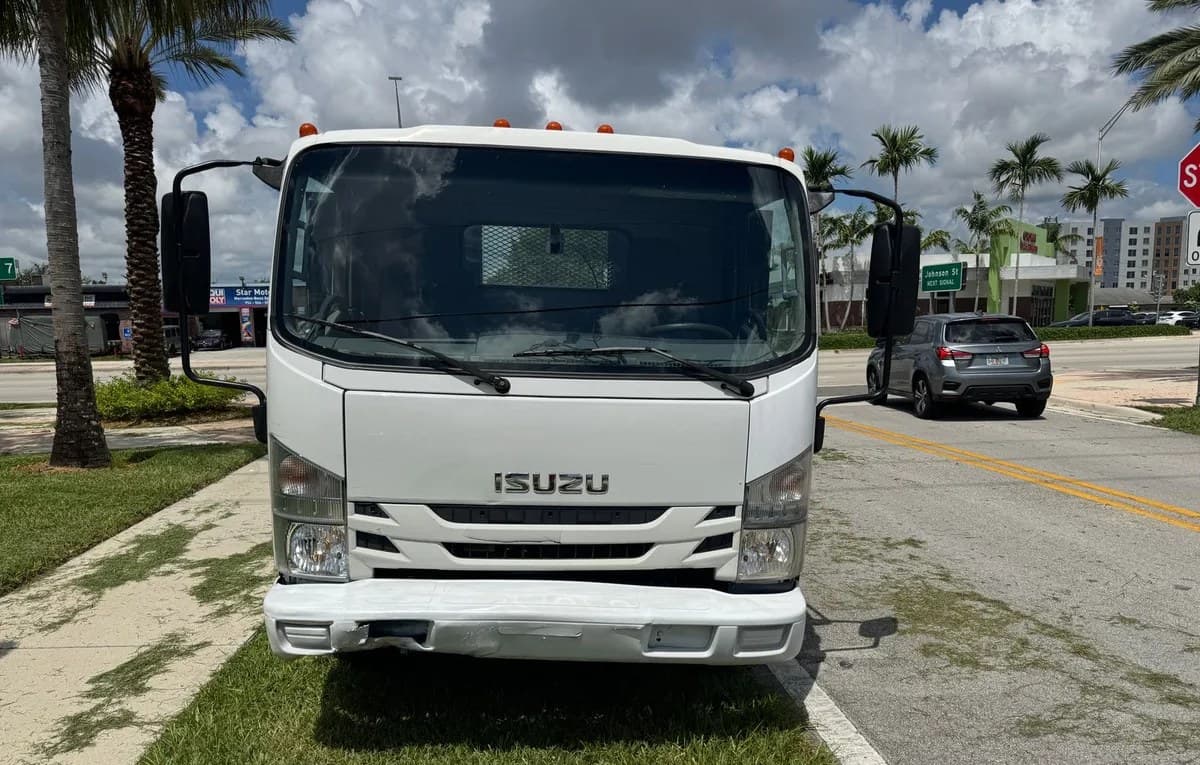 2017 ISUZU NPR HD Base 4