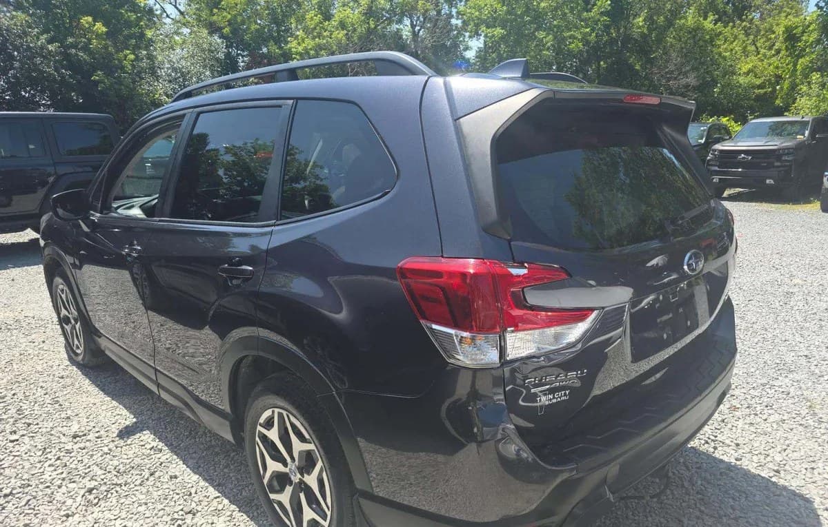 2019 SUBARU FORESTER Premium 3