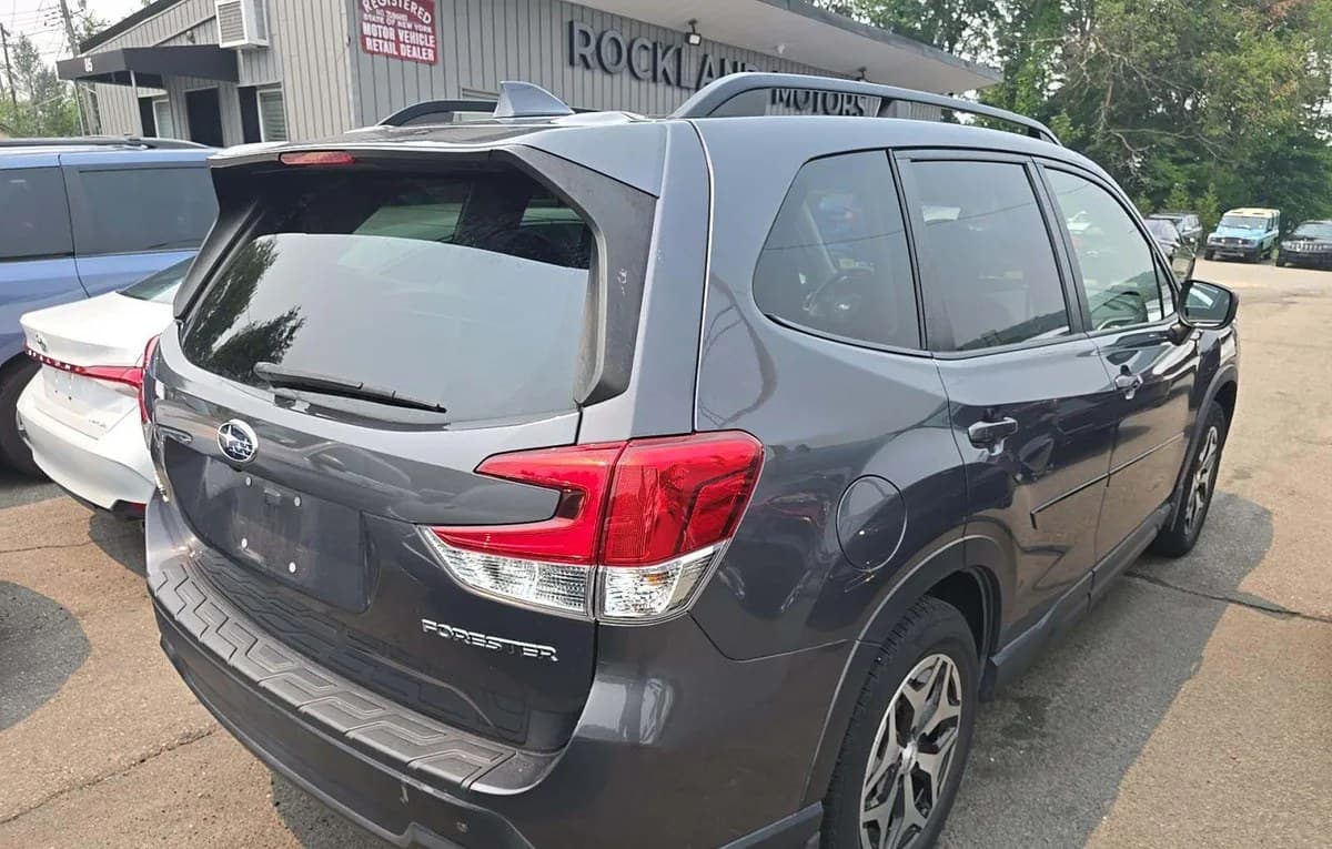 2021 SUBARU FORESTER Premium 4