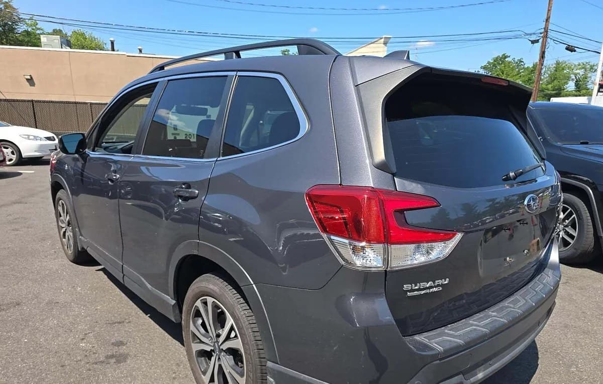 2021 SUBARU FORESTER Limited 3
