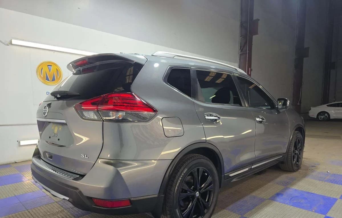 2017 NISSAN ROGUE SL 4