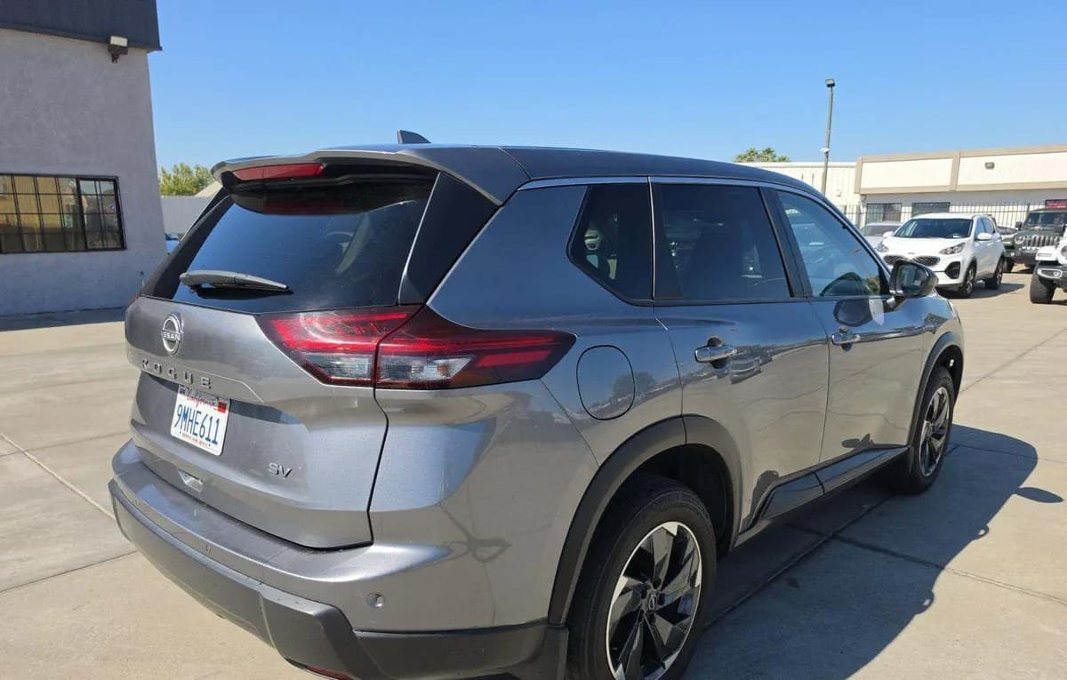 2024 NISSAN ROGUE SV 4