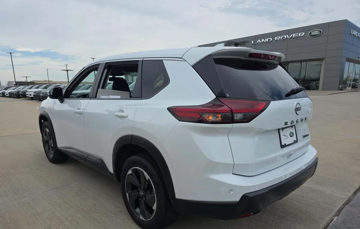 2024 NISSAN ROGUE SV 3
