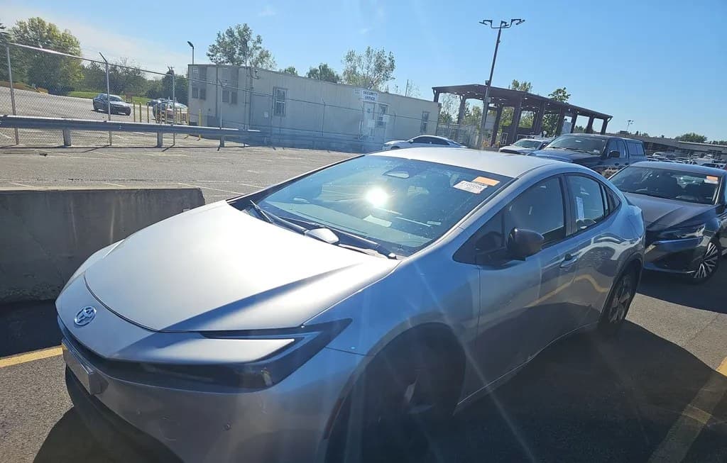 2025 TOYOTA PRIUS LE