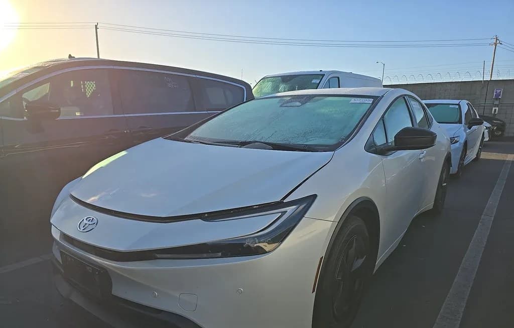 2025 TOYOTA PRIUS LE