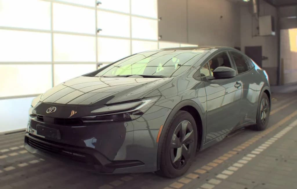 2025 TOYOTA PRIUS LE