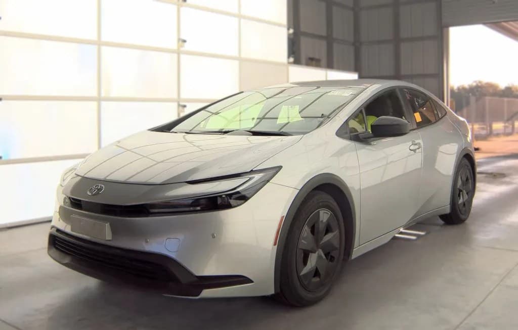 2026 TOYOTA PRIUS LE