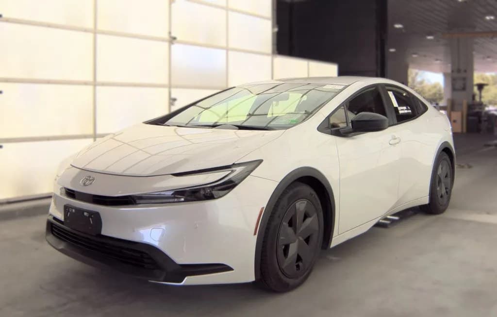 2025 TOYOTA PRIUS LE