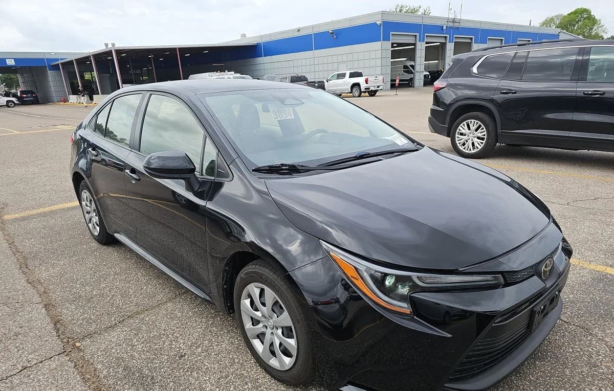 2023 TOYOTA COROLLA LE 4