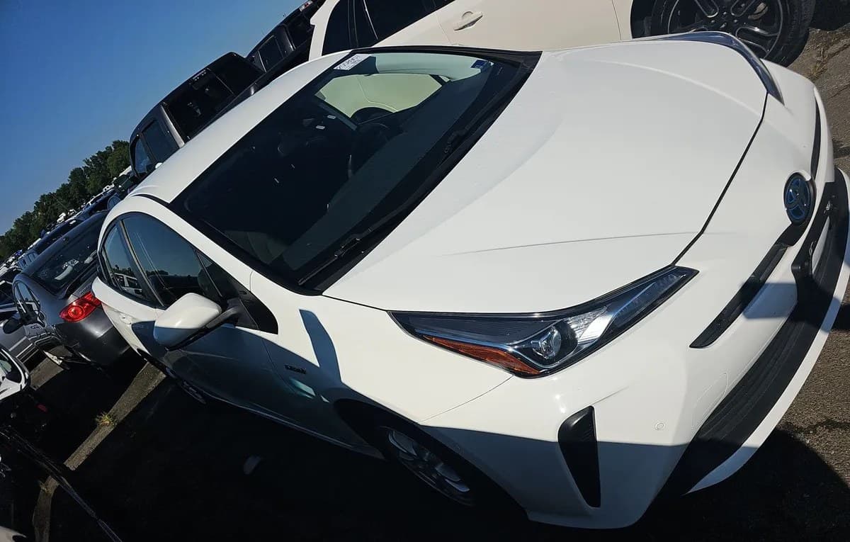 2021 TOYOTA PRIUS LE 4