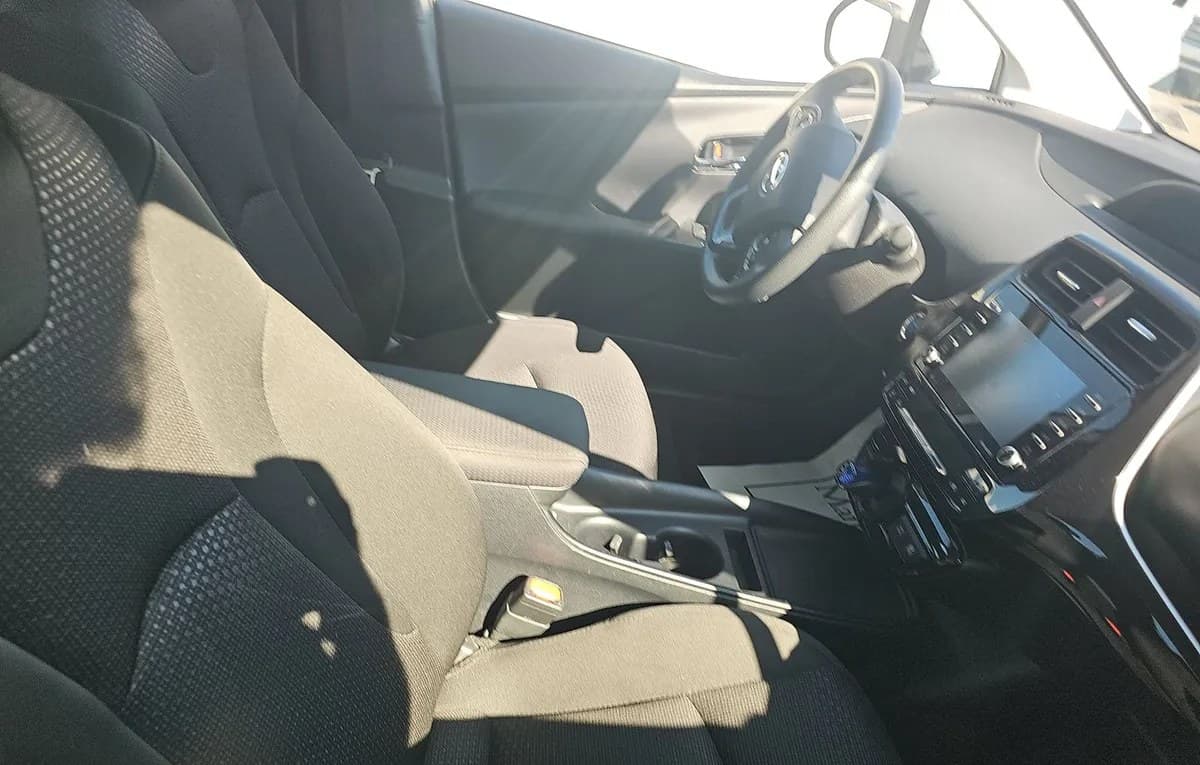 2021 TOYOTA PRIUS LE 5