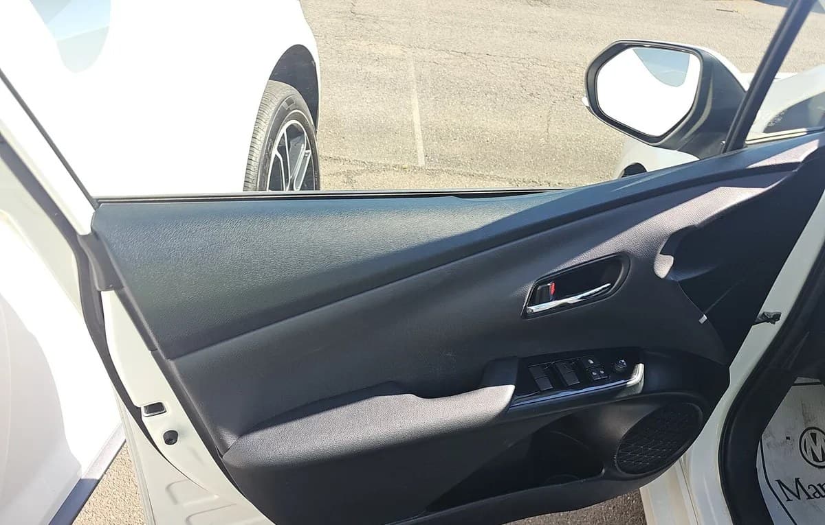 2021 TOYOTA PRIUS LE 6