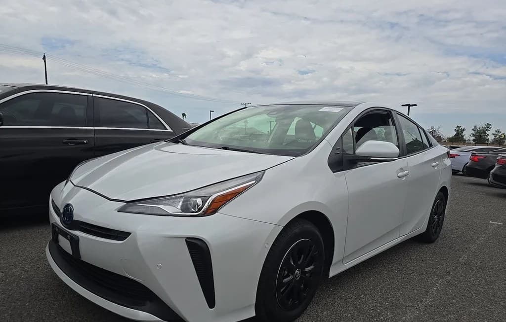 2021 TOYOTA PRIUS LE