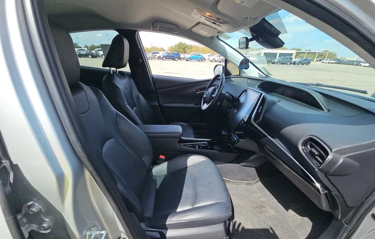 2017 TOYOTA PRIUS PRIME Premium 5