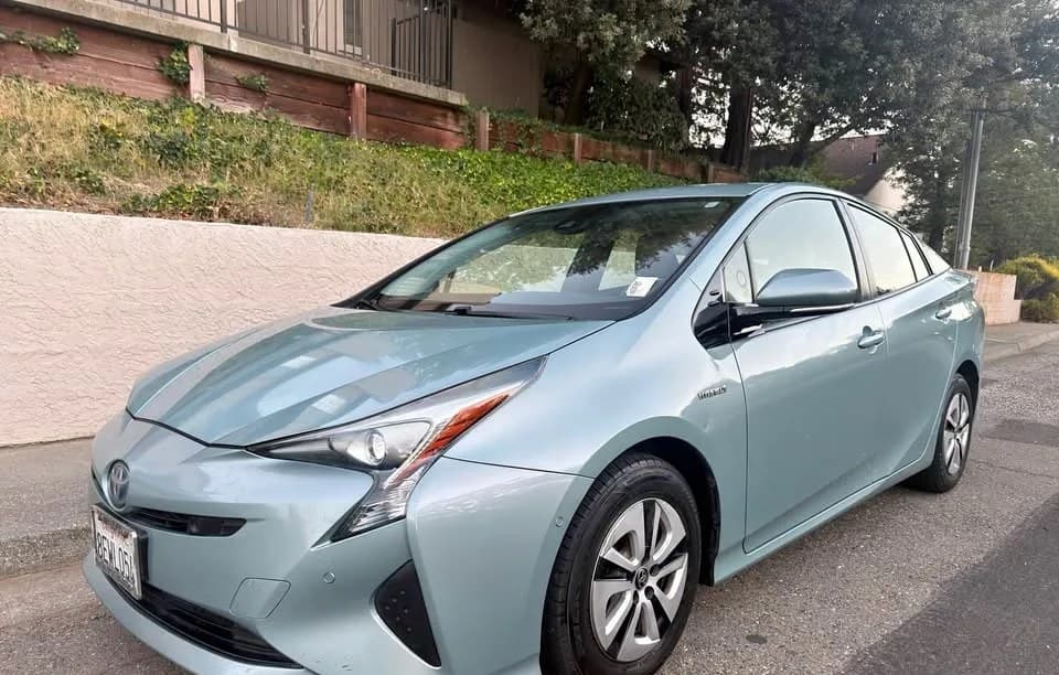2018 TOYOTA PRIUS THREE 2