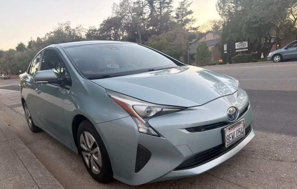 2018 TOYOTA PRIUS THREE 3