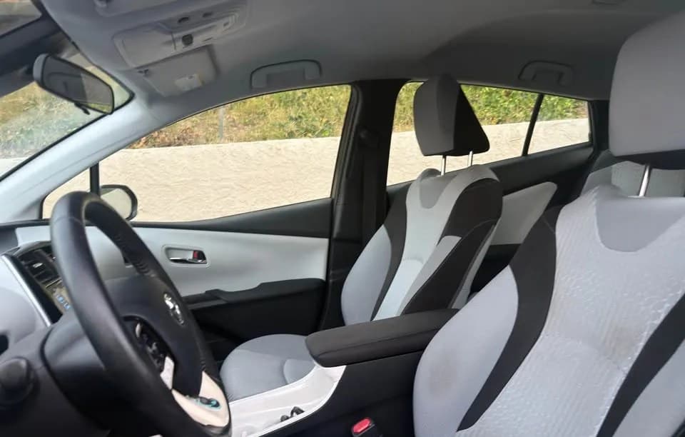 2018 TOYOTA PRIUS THREE 5
