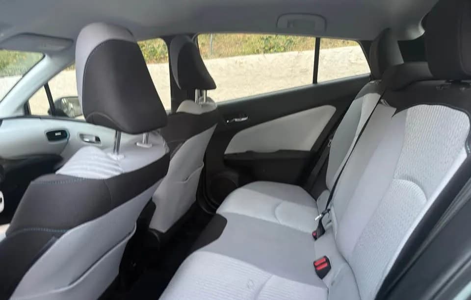 2018 TOYOTA PRIUS THREE 6