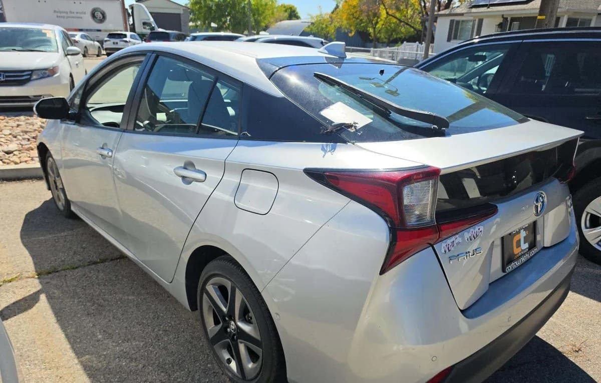 2019 TOYOTA PRIUS Limited 3