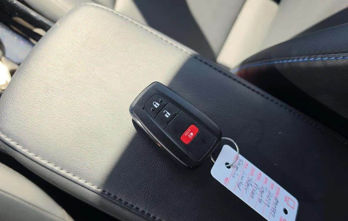 2019 TOYOTA PRIUS Limited 5
