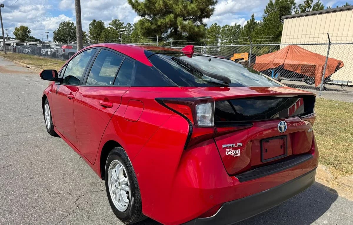 2020 TOYOTA PRIUS LE 4