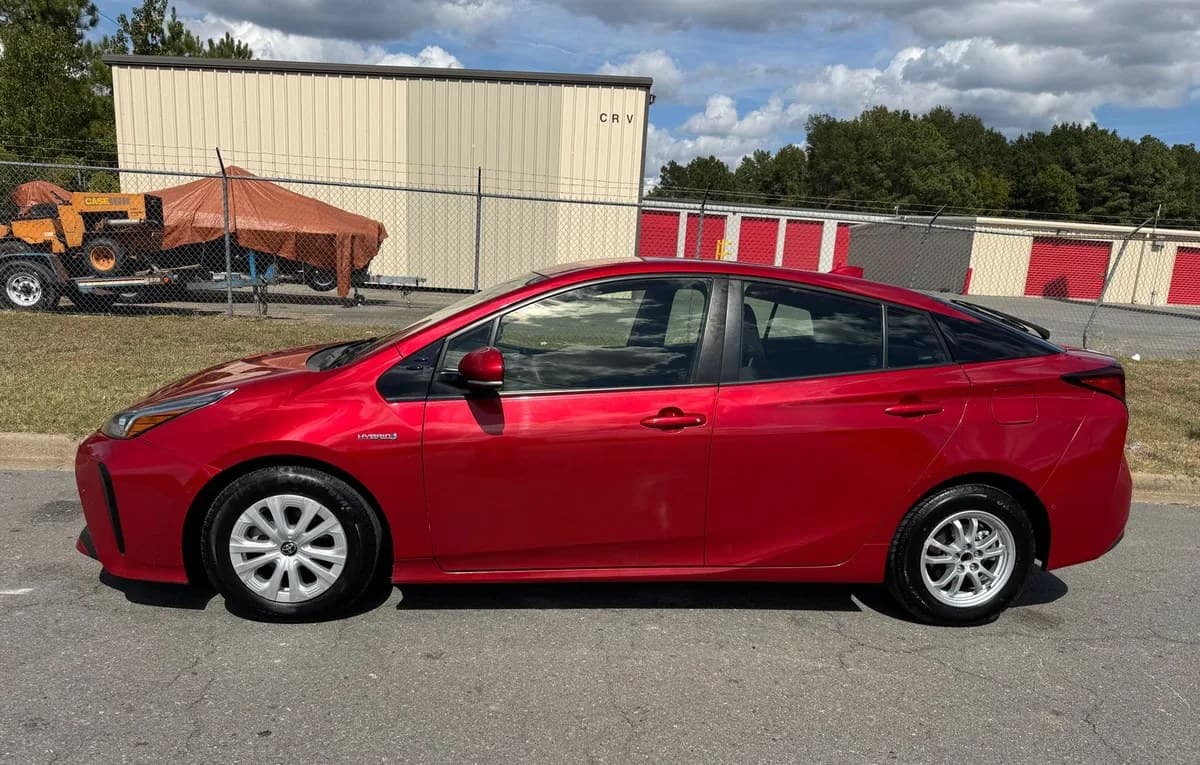 2020 TOYOTA PRIUS LE 5