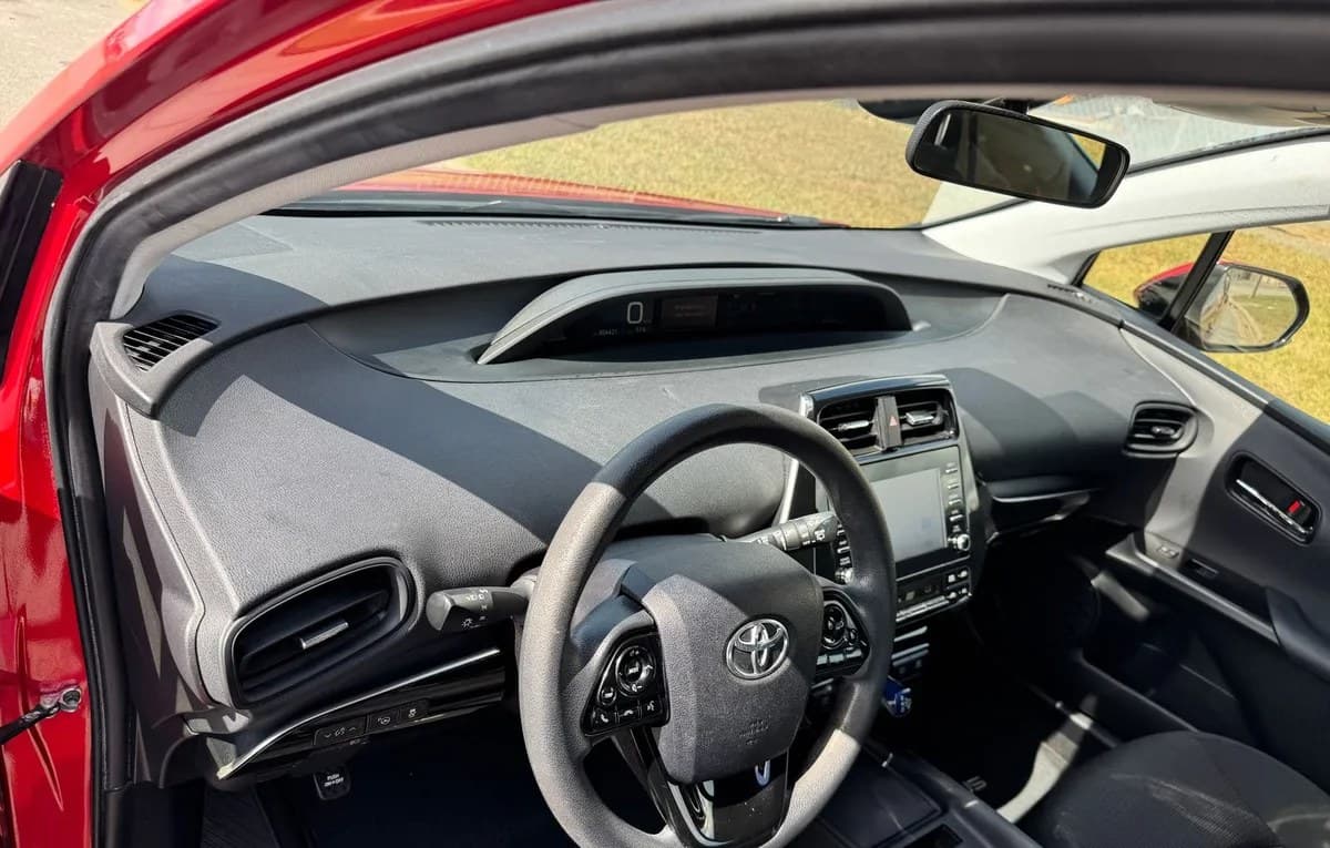2020 TOYOTA PRIUS LE 6