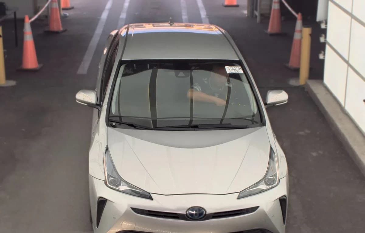 2019 TOYOTA PRIUS LE 3