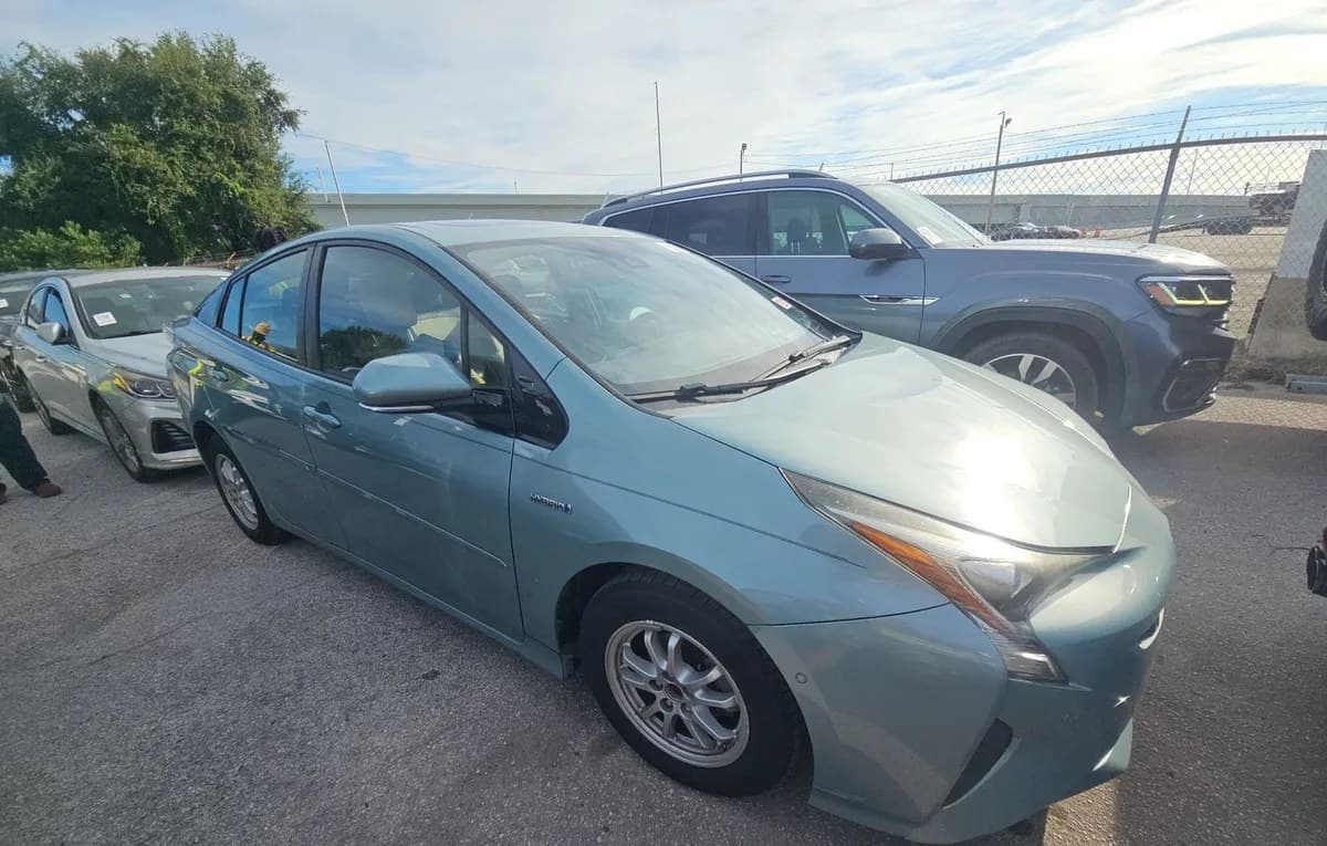 2017 TOYOTA PRIUS Four 4