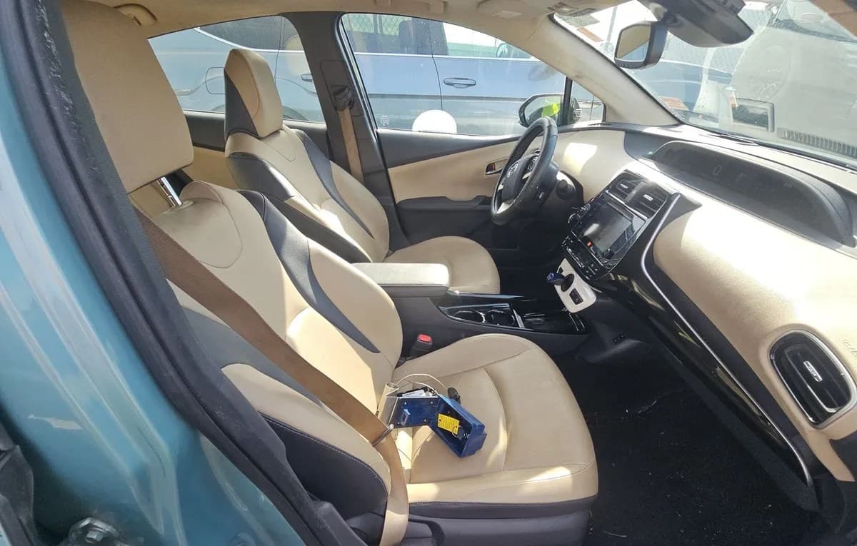 2017 TOYOTA PRIUS Four 5