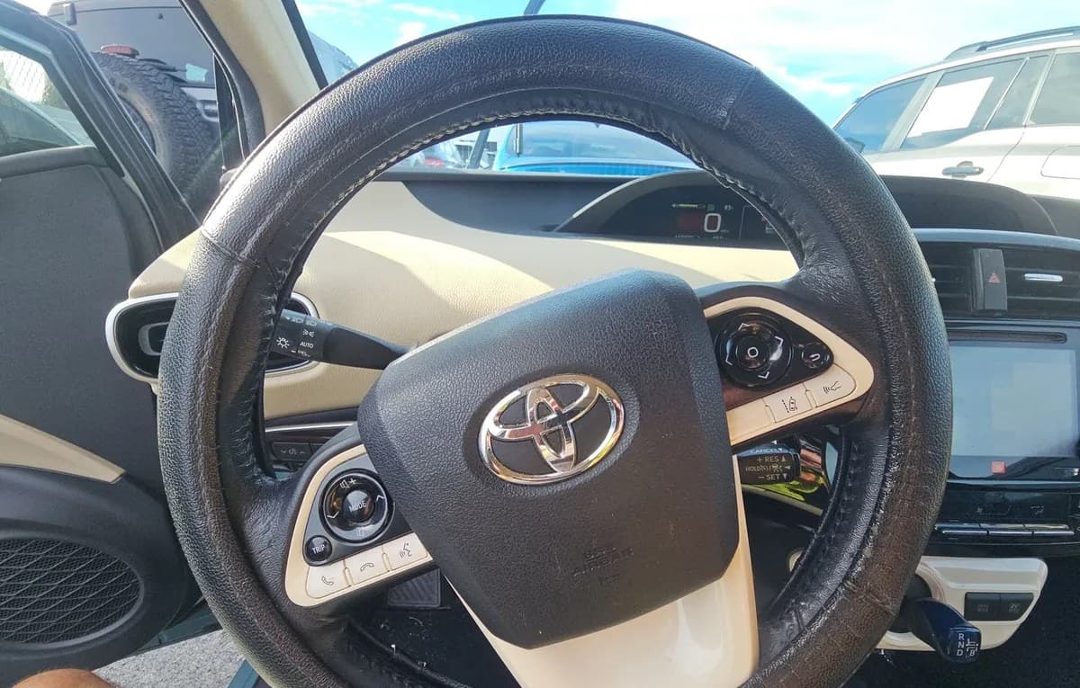 2017 TOYOTA PRIUS Four 7