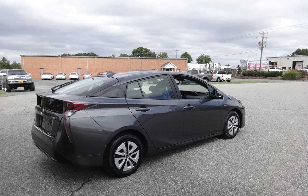 2017 TOYOTA PRIUS Four 5