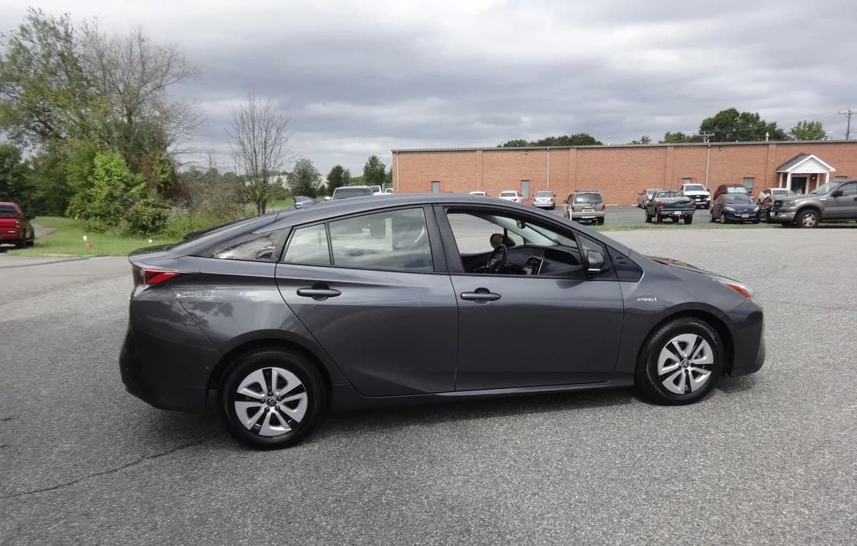 2017 TOYOTA PRIUS Four 6