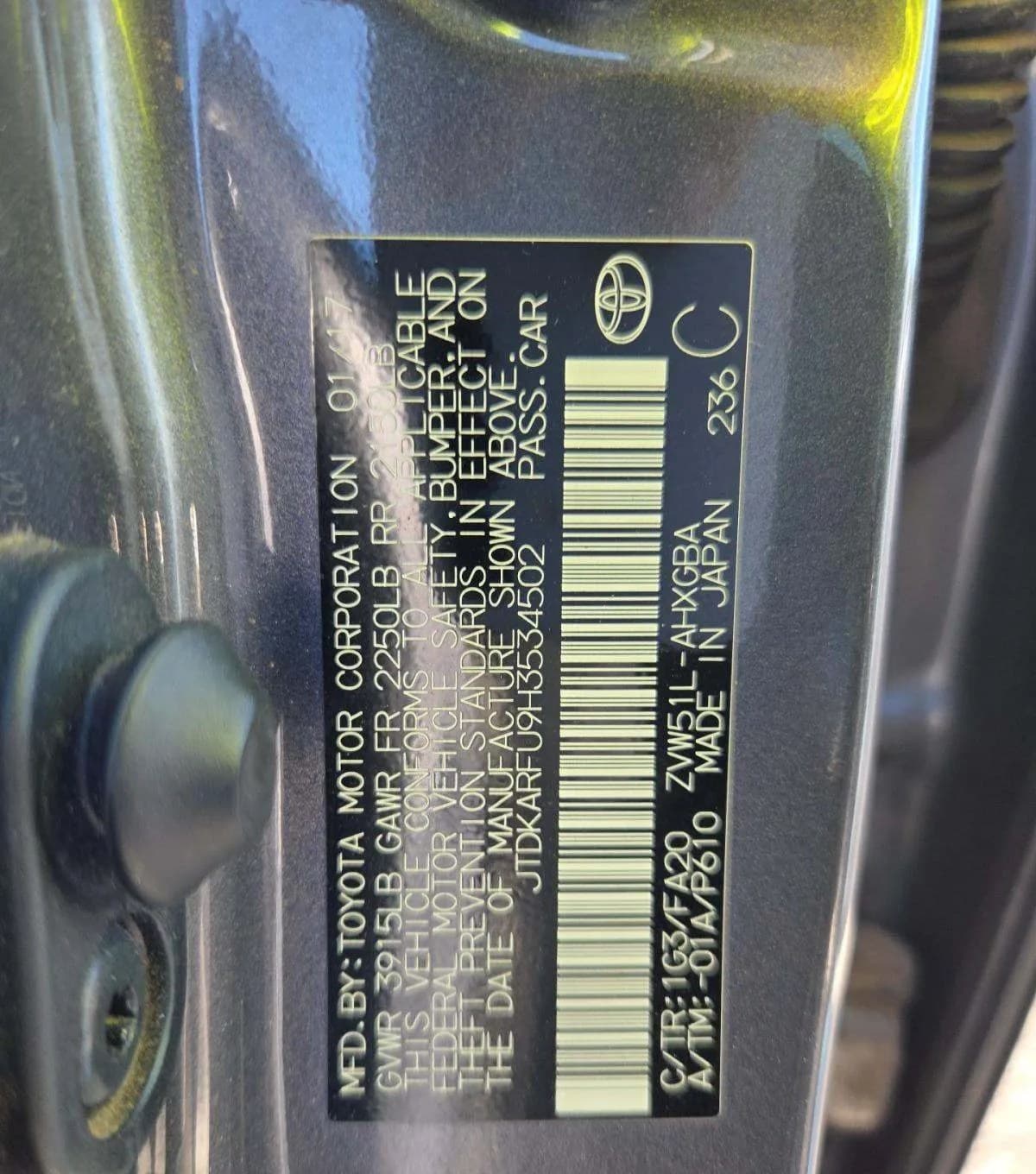 2017 TOYOTA PRIUS THREE 3