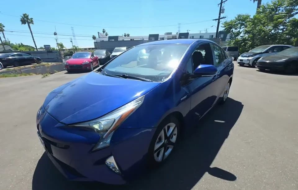 2017 TOYOTA PRIUS THREE Touring 2