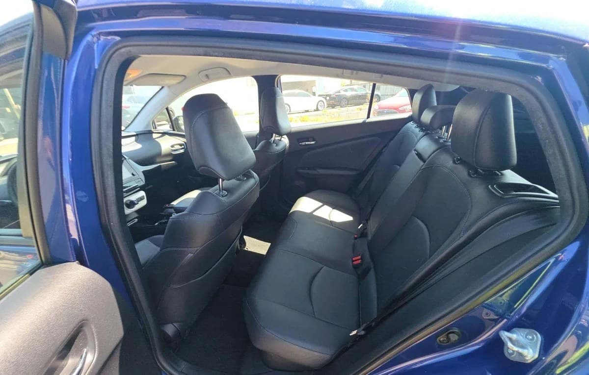 2017 TOYOTA PRIUS THREE Touring 7