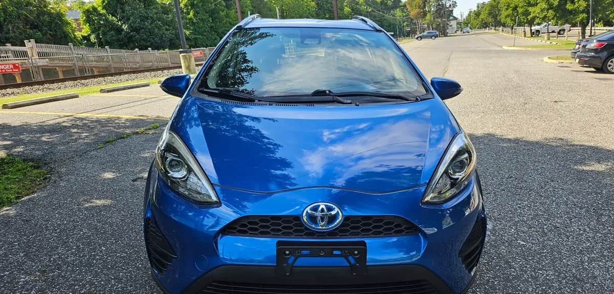 2019 TOYOTA PRIUS C L 3