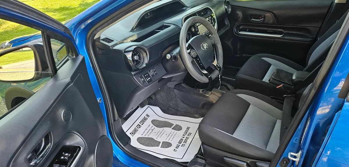 2019 TOYOTA PRIUS C L 6
