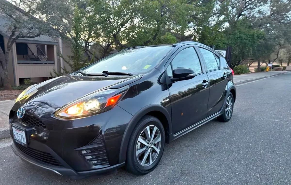 2019 TOYOTA PRIUS C L 2
