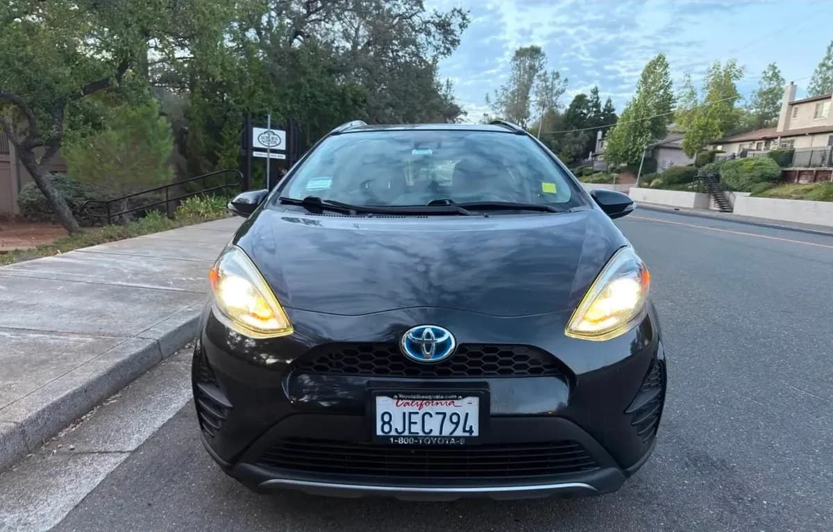 2019 TOYOTA PRIUS C L 3