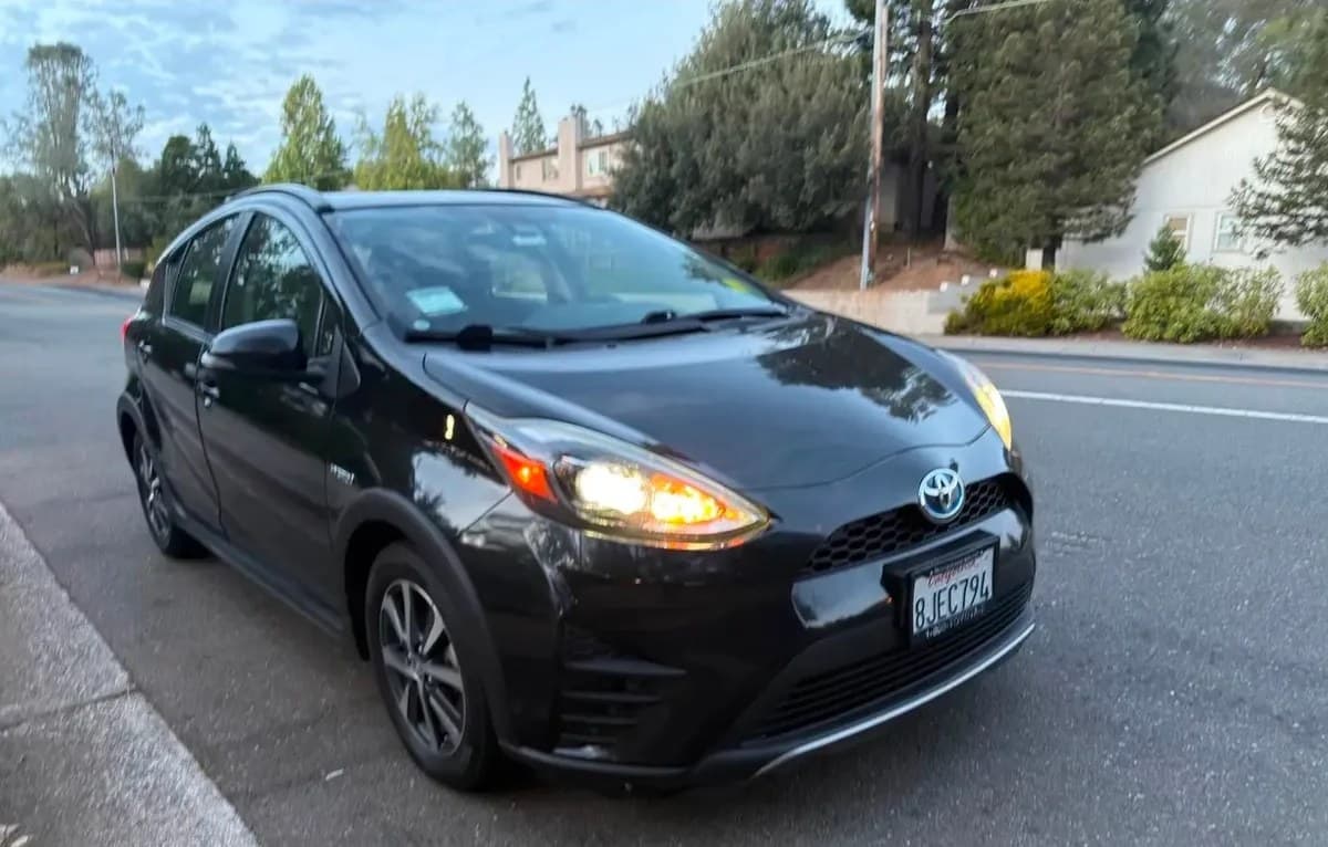 2019 TOYOTA PRIUS C L 4
