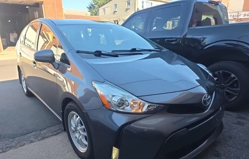 2017 TOYOTA PRIUS V THREE 4
