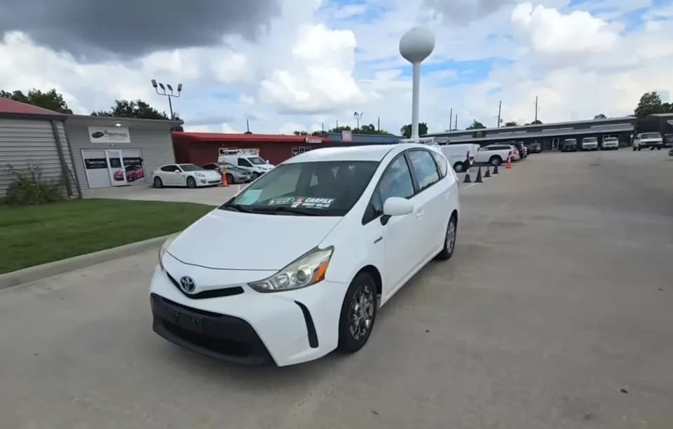 2017 TOYOTA PRIUS V Two 2