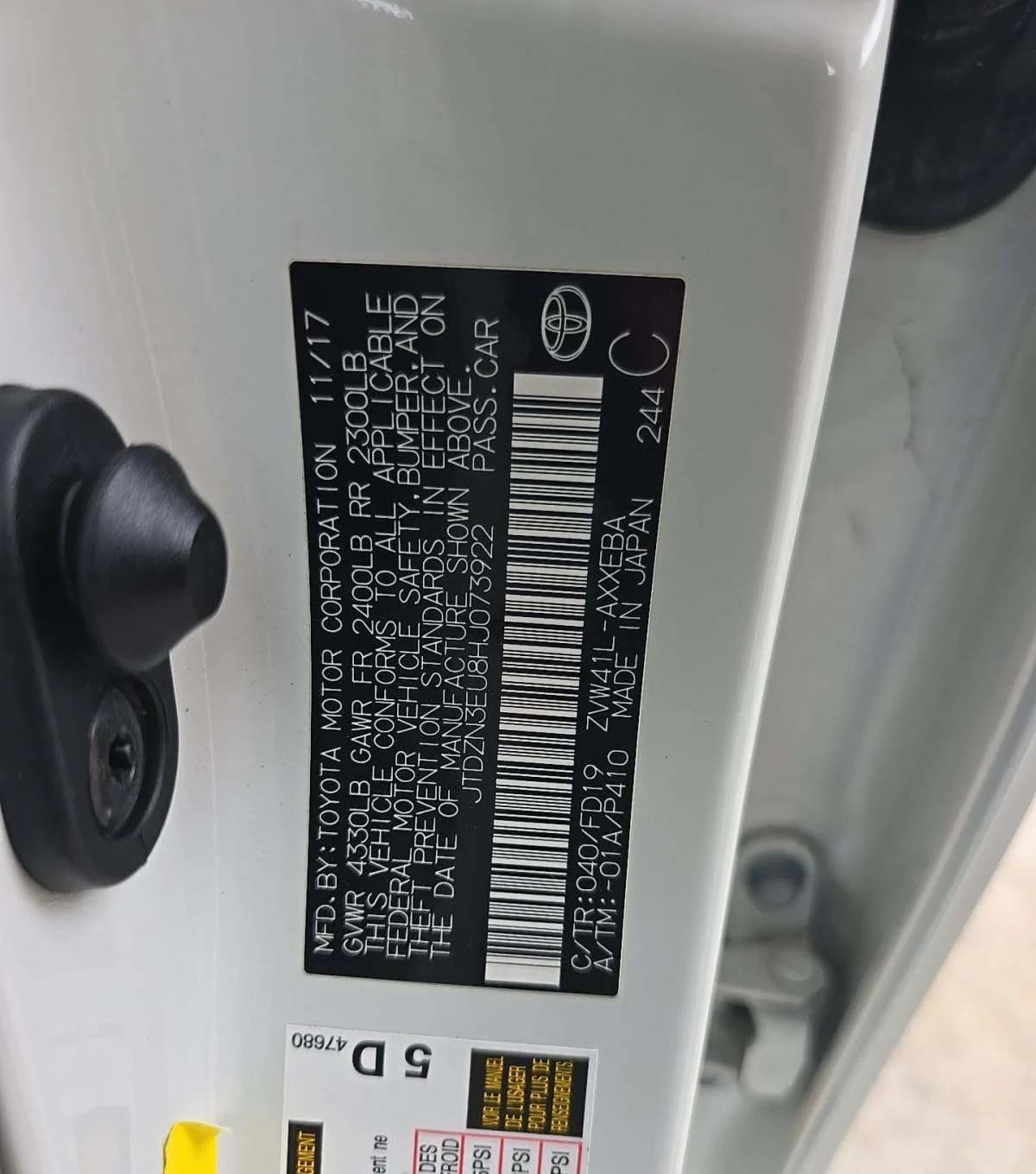 2017 TOYOTA PRIUS V Two 3