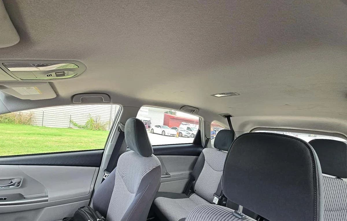 2017 TOYOTA PRIUS V Two 5