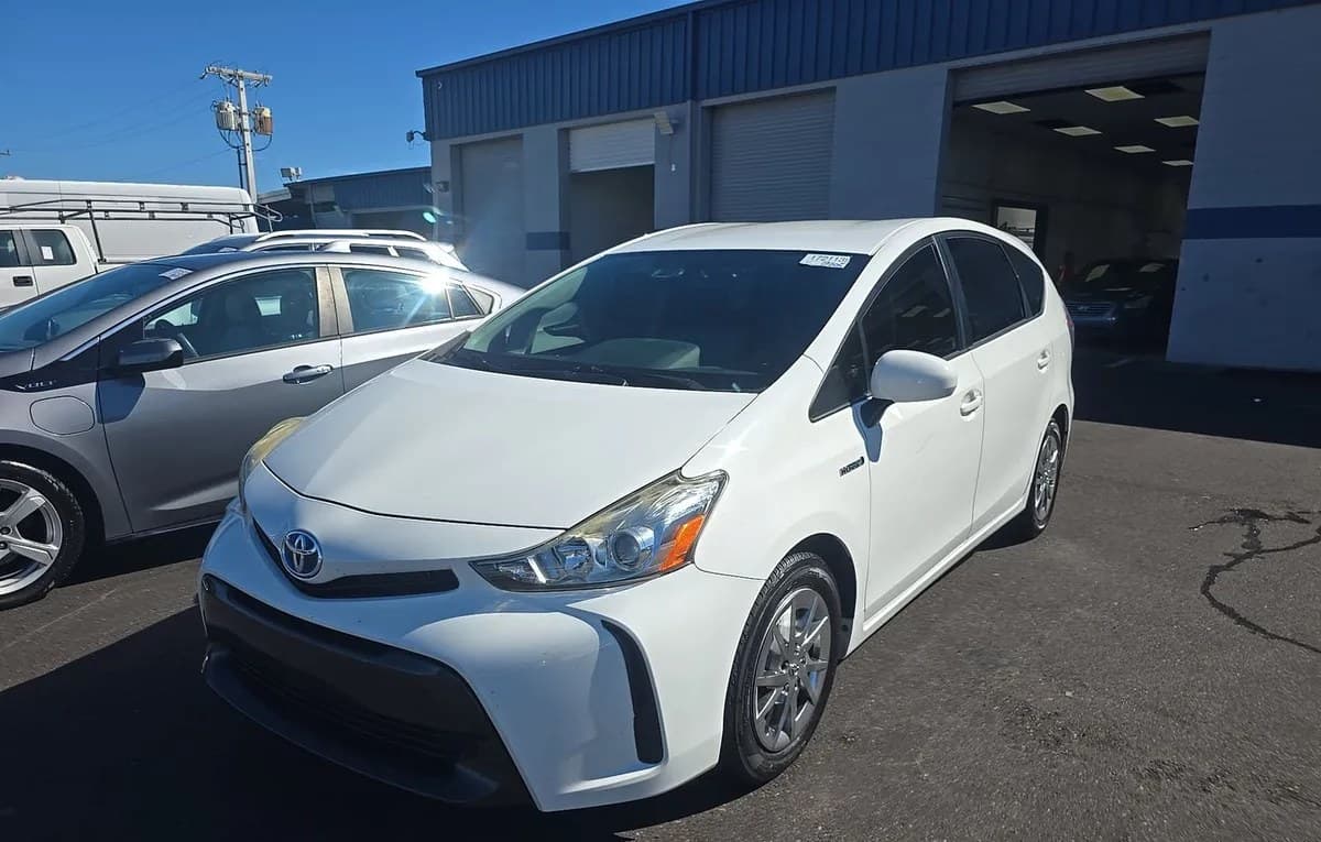 2017 TOYOTA PRIUS V Two 2