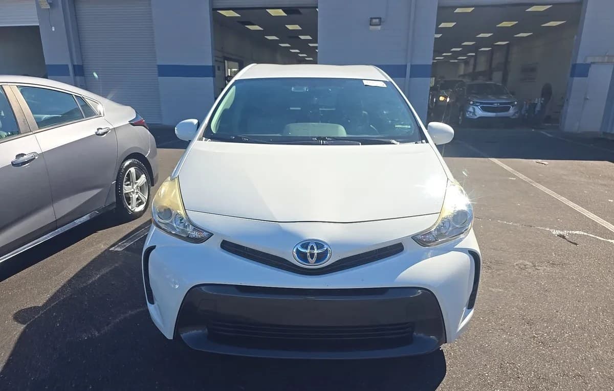 2017 TOYOTA PRIUS V Two 3